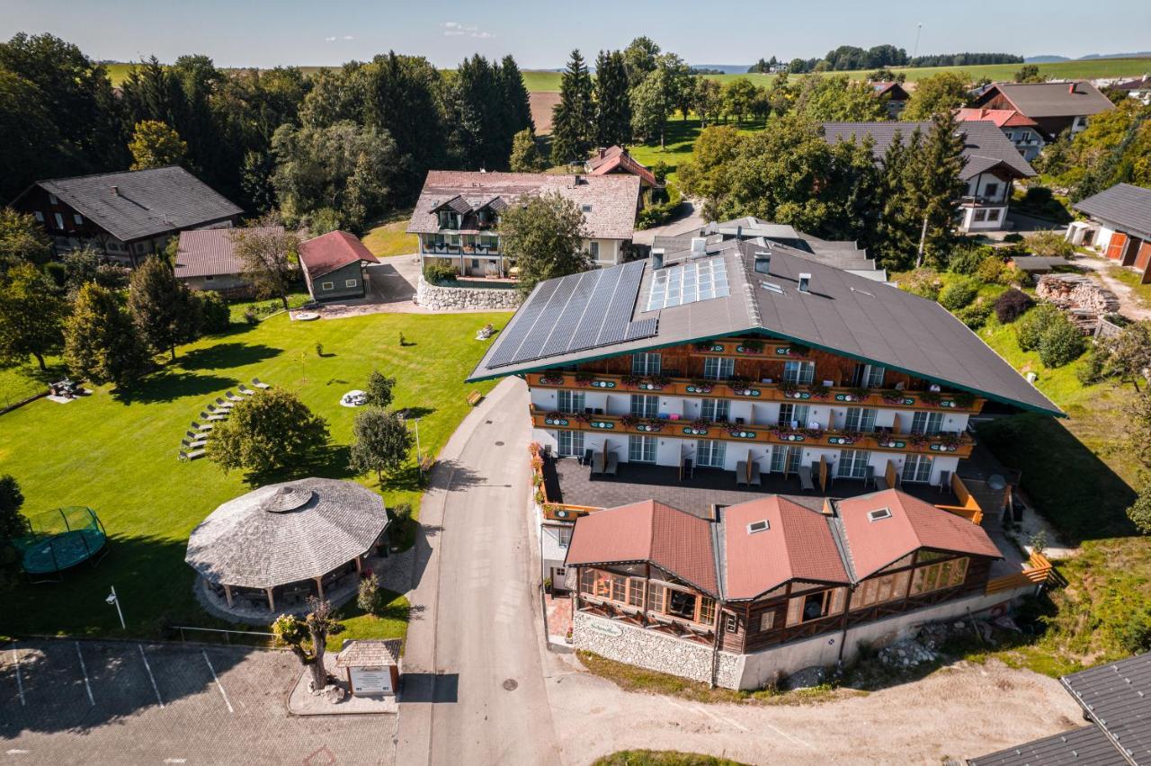 Voralpenhotel Schmoller Sankt Georgen im Attergau Exteriör bild